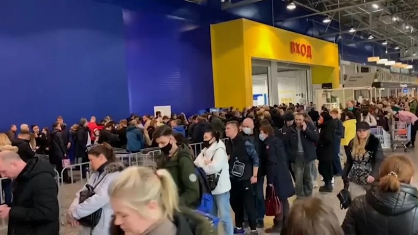 Video: IKEA v Rusku zavírá, Rusové ji vzali v poslední dny útokem